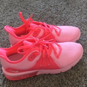 Women’s Nike air maxes